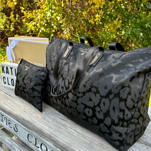 NWT ANIMAL PRINT MICHAEL KORS BIG BOY OVERNIGHT SET! - Picture 8 of 15